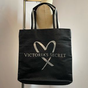 NWOT Victoria’s Secret sparkle tote bag with heart